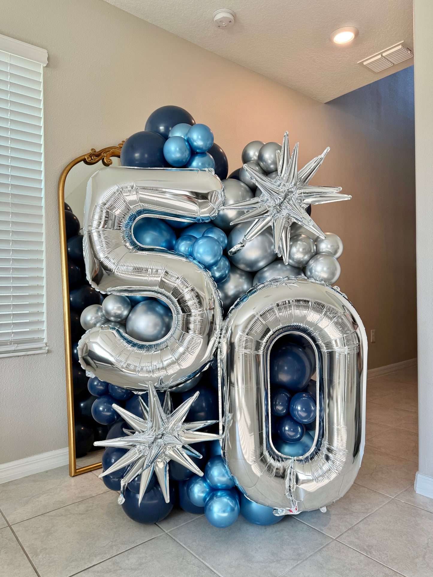 Milestone Maxi Balloon Column