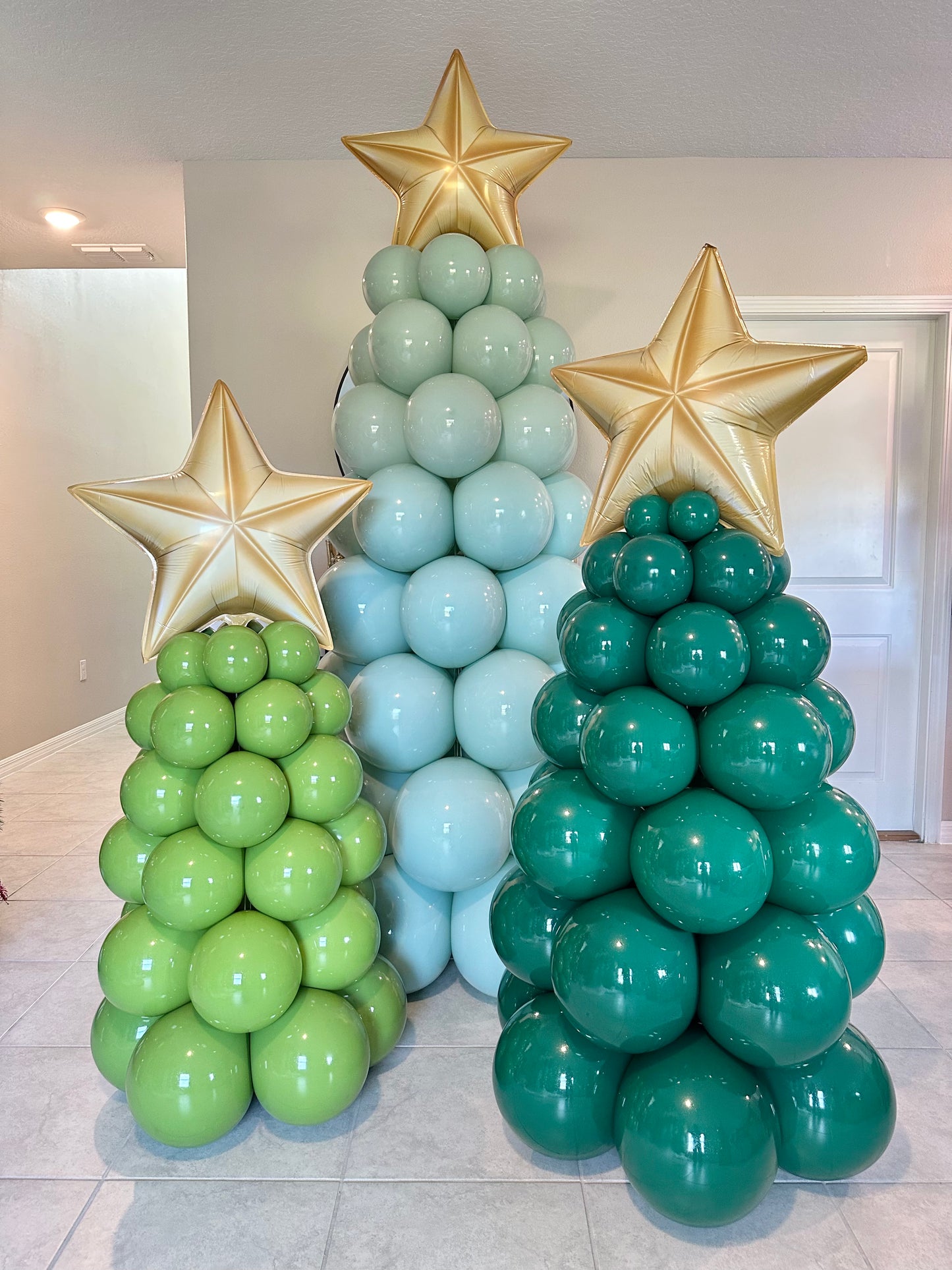 Christmas Balloon Tree Column