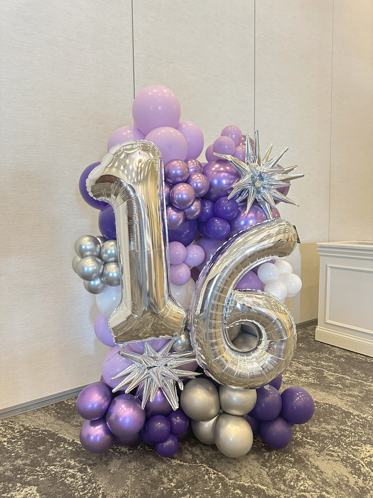Milestone Maxi Balloon Column