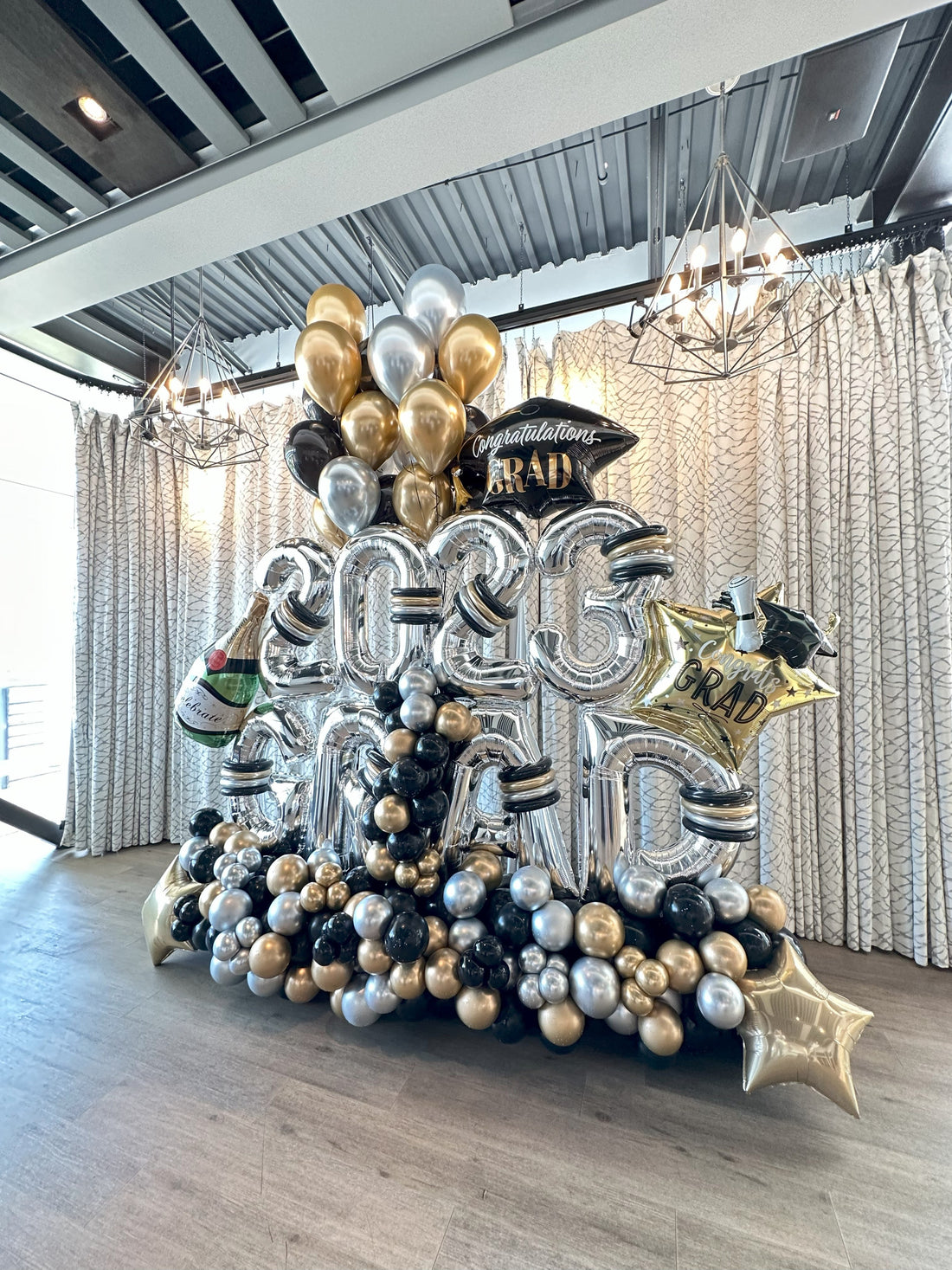Graduation Balloon Decorations in Elk Grove Village, Schaumburg & Chicago